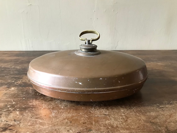 楕円形の湯たんぽ、銅製、真鍮製金具付き、ヨーロッパ製、19 世紀中期