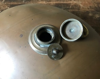 楕円形の湯たんぽ、銅製、真鍮製金具付き、ヨーロッパ製、19 世紀中期