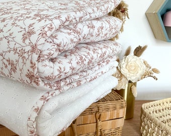 Couverture blanc cassé feuillage rose