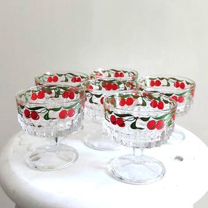 Coppe per frutta in ciliegio, ciotole per gelato, bicchieri da champagne nostalgici, vintage