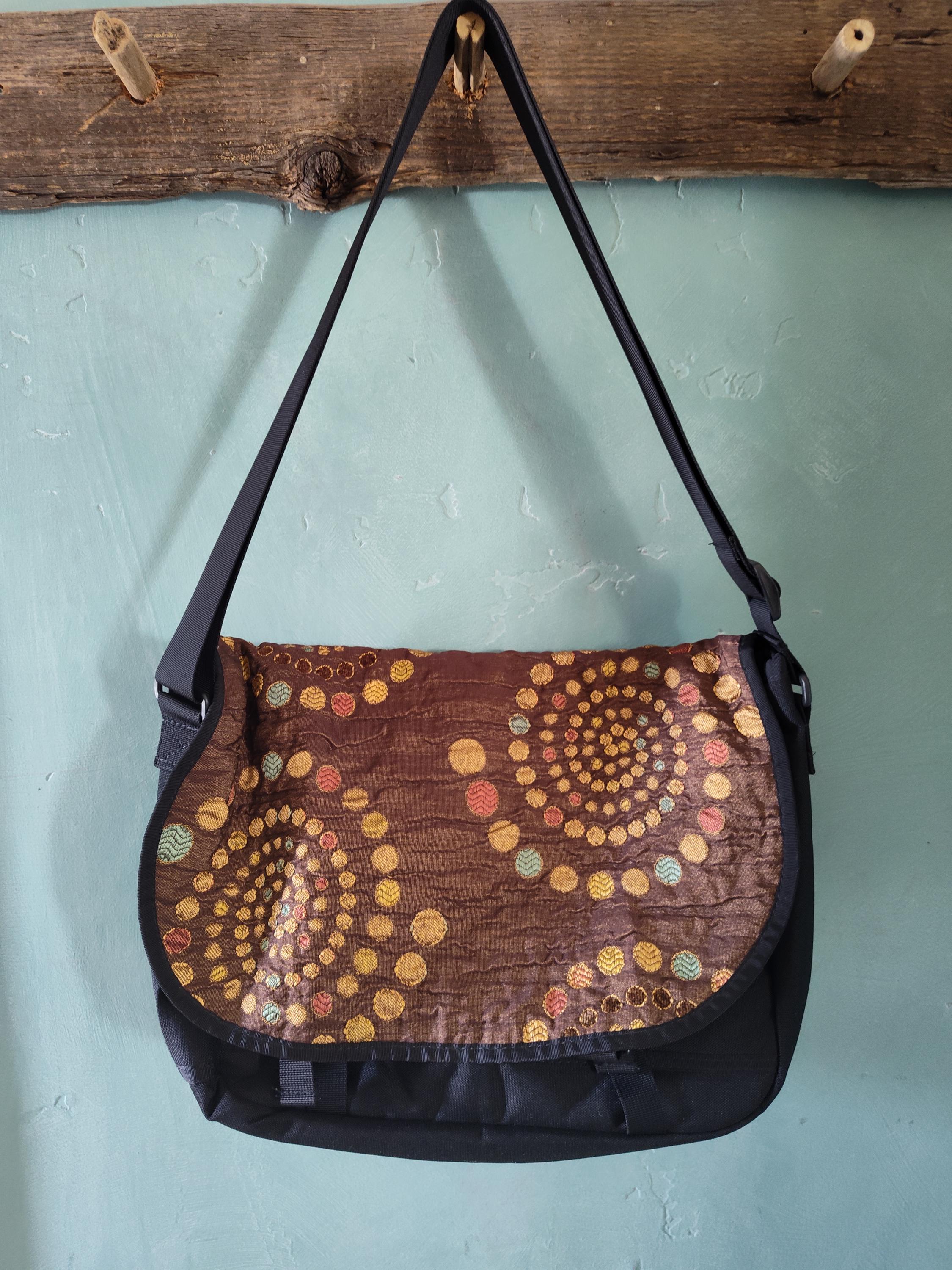 Reign Vermont‎ Tapestry Sling Bag Backpack Unique Design Shoulder Purse Reign Bag - Etsy main image 2