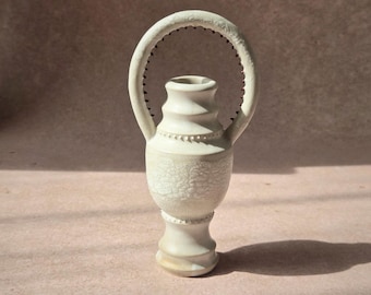 Mini-Vase mit Stacheln, Keramikkunst, gotische Knospenvase, stimmungsvolle Regaldekoration, handgefertigt, kleine, einzigartige Geschenke für Dark Academia, Homeoffice