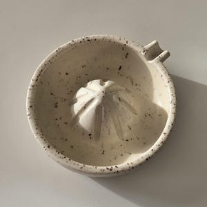 Handmade Ceramic Citrus Juicer: Modern Kitchen Tool