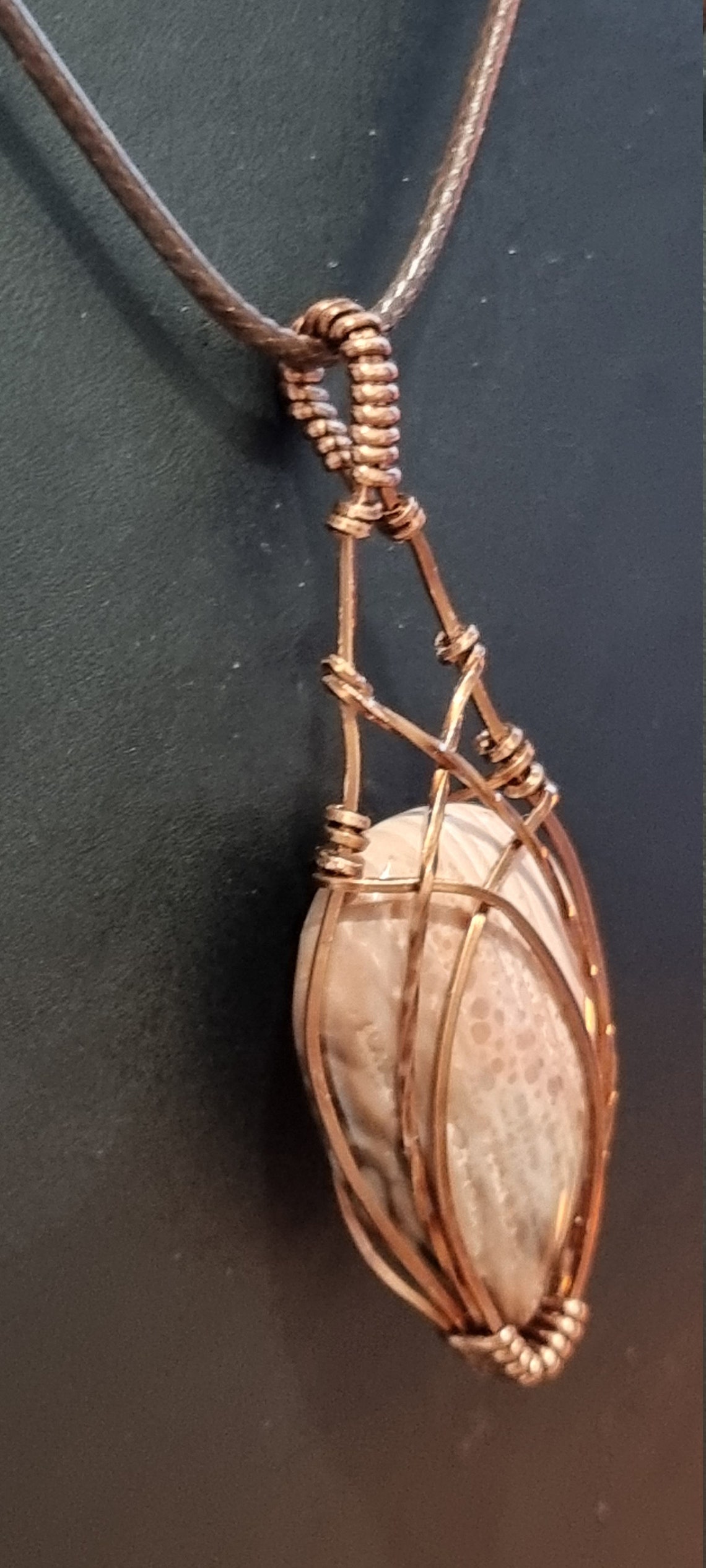 Wire wrap tutorial for a teardrop round or oval cabochon. Etsy