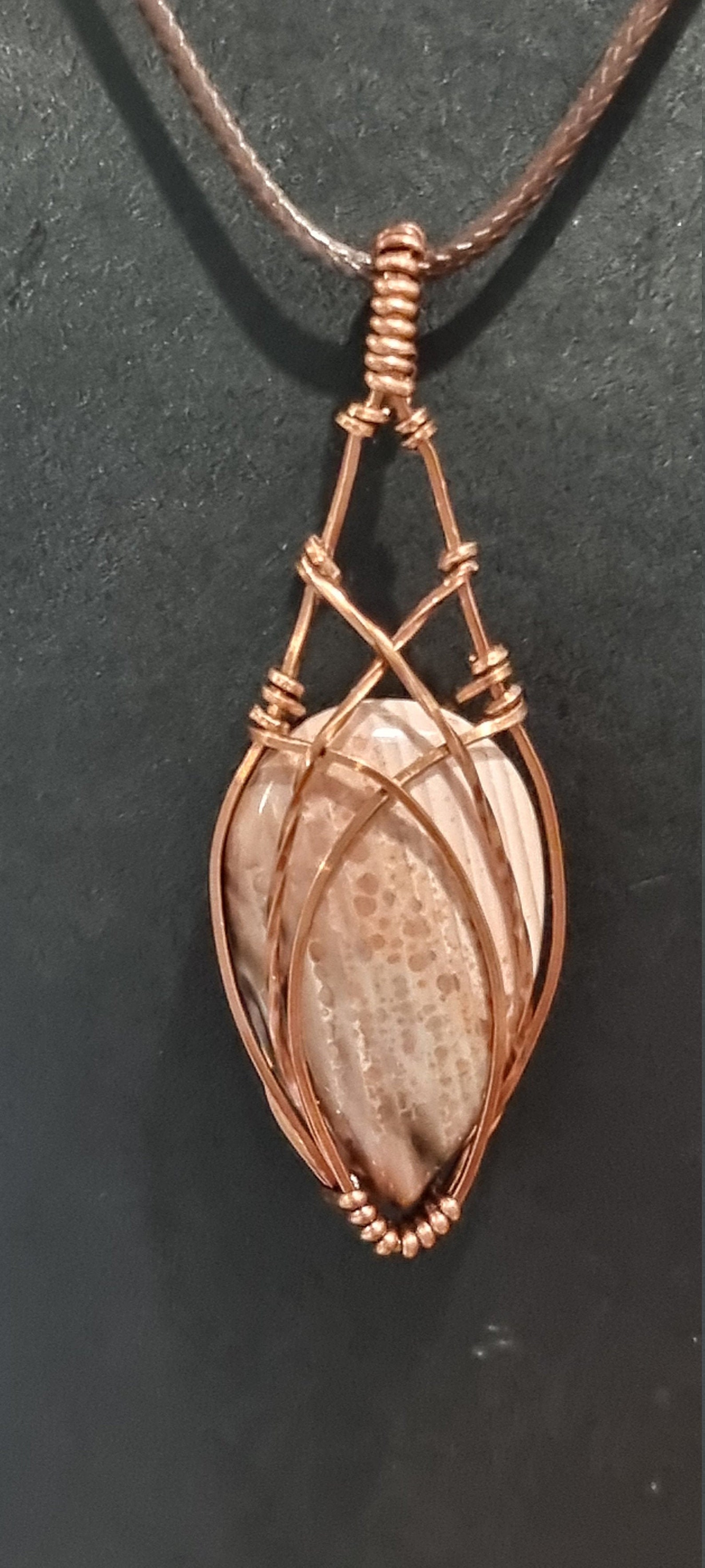 Wire wrap tutorial for a teardrop round or oval cabochon. Etsy