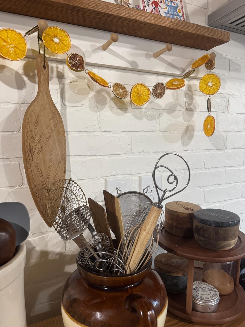 Dehydrated Organic Handmade Wedding Backdrop Dried Citrus Garland Bridal Shower Baby Celebration Spring Party Rustic Cottage Style Natural Orange Lime Slices Gold Accent Christmas Decoration Farmhouse Boho Display Preserved Fruit Strand Vintage