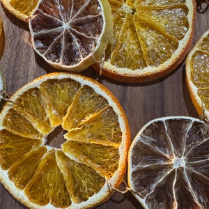 Handmade Wedding Backdrop Bridal Shower Baby Celebration Dried Citrus Garland Spring Party Rustic Cottage Boho Style Natural Dehydrated Orange Lime Slices Gold Accent Organic Christmas Decoration Farmhouse Vintage Display Preserved Fruit Strand