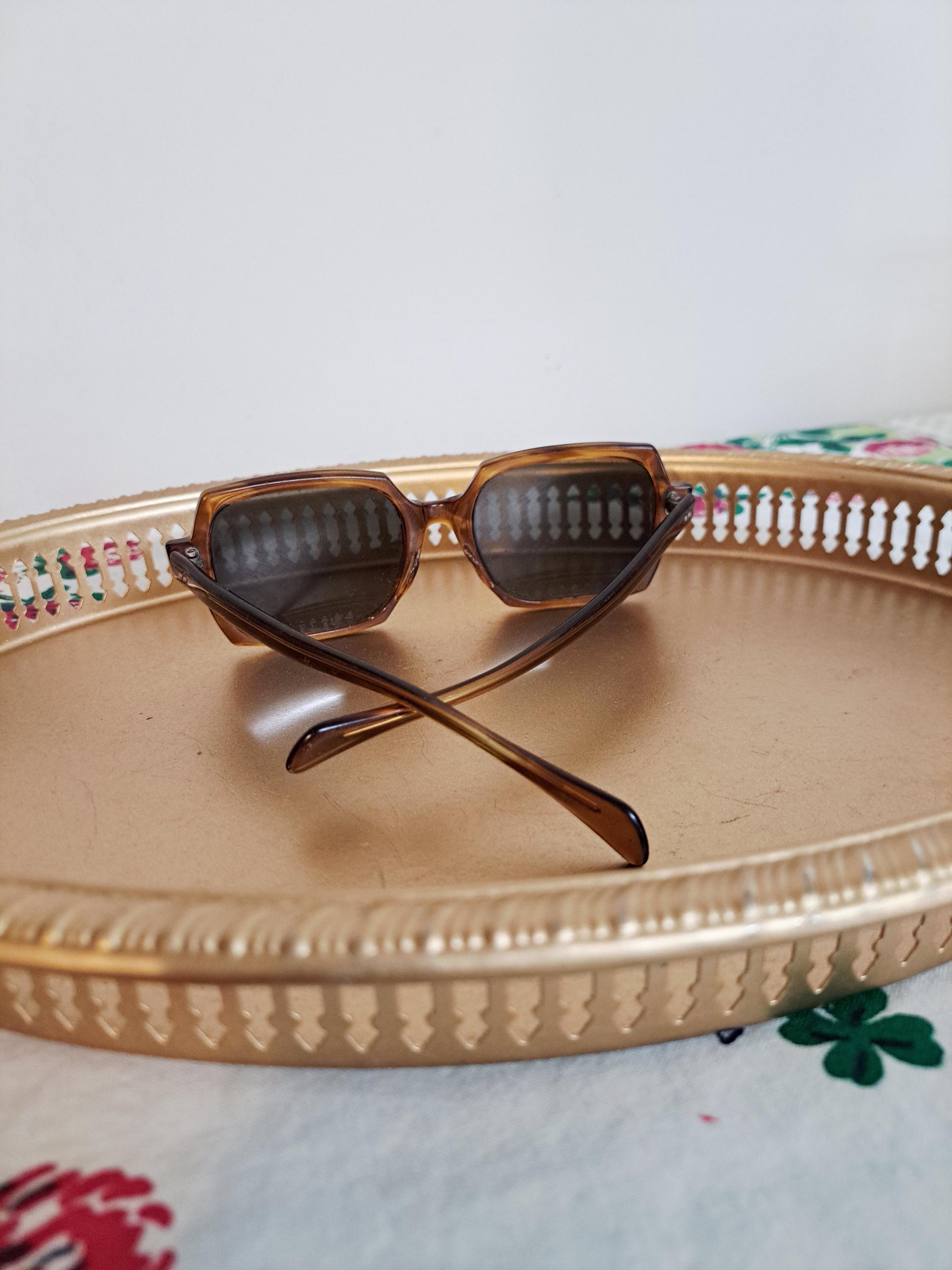 Vintage American Optical Haunting True Color Blonde Wood Grain Square Sunglasses Vintage 1960s Sunglasses Tortoiseshell American Optical  main image 3