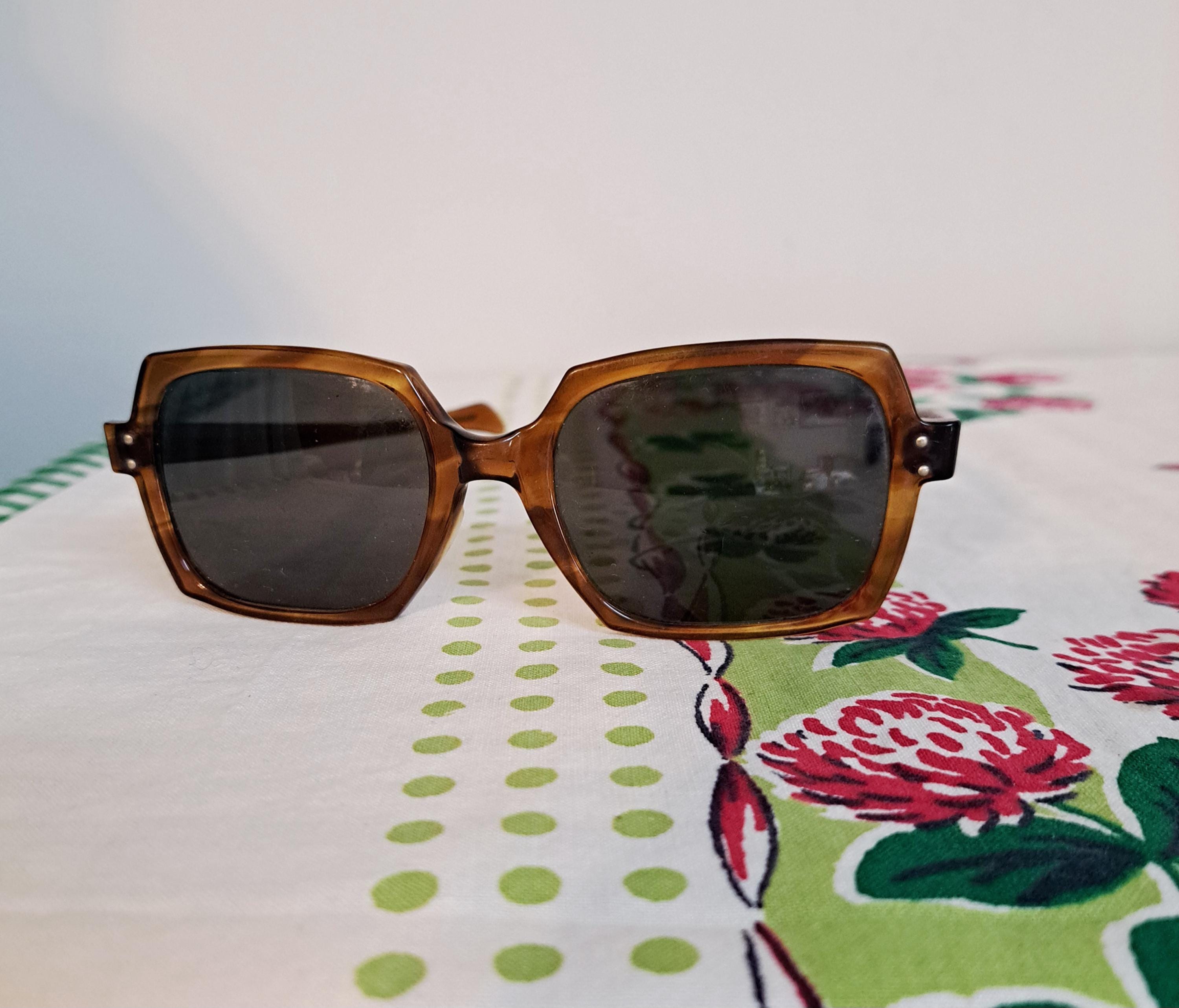 Vintage American Optical Haunting True Color Blonde Wood Grain Square Sunglasses Vintage 1960s Sunglasses Tortoiseshell American Optical  main image 2