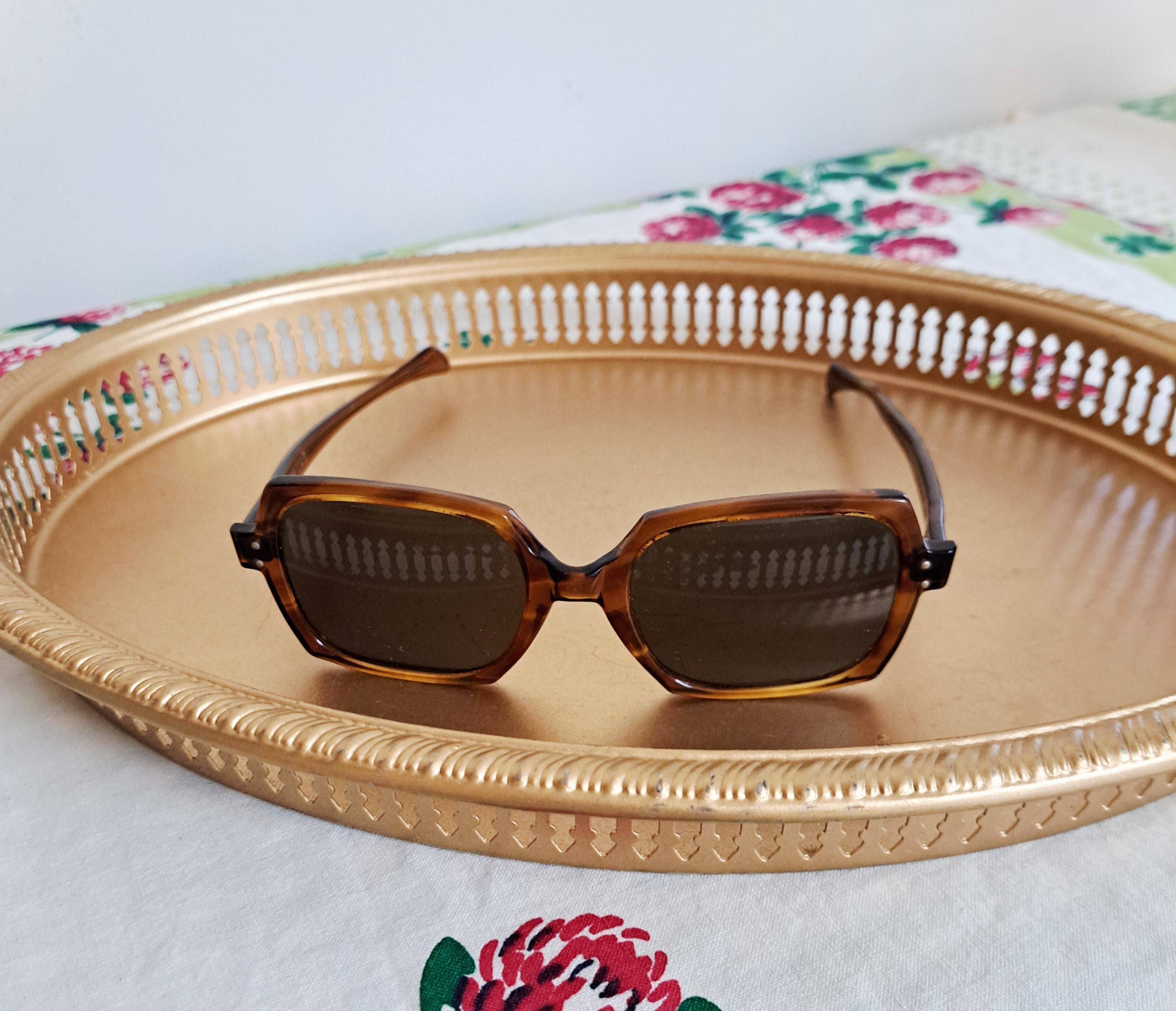 Vintage 1960s Sunglasses Tortoiseshell American Optical  display picture 1