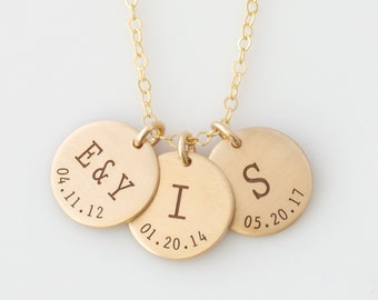 Personalisierte erste Geburtsdatum Halskette - Buchstabe Halskette - Initial Datum Halskette - Weihnachtsgeschenk für Mama von Tochter - einzigartiges Geschenk für Mama
