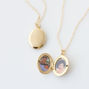 Oval Locket Personalized With Your Photo, Photo Locket Necklace, Personalized Mom Necklace, Locket Necklace, Mother's Day Gift for Her image 1