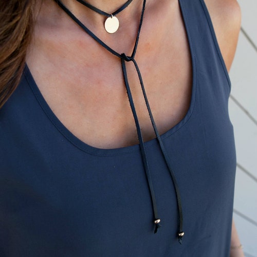 Tour de cou en cuir, tour de cou bohème, cravate lariat en cuir, tour de cou cravate en cuir, argent sterling, remplissage d'or 14 carats, cadeau pour elle, LEILAjewelryshop, N237