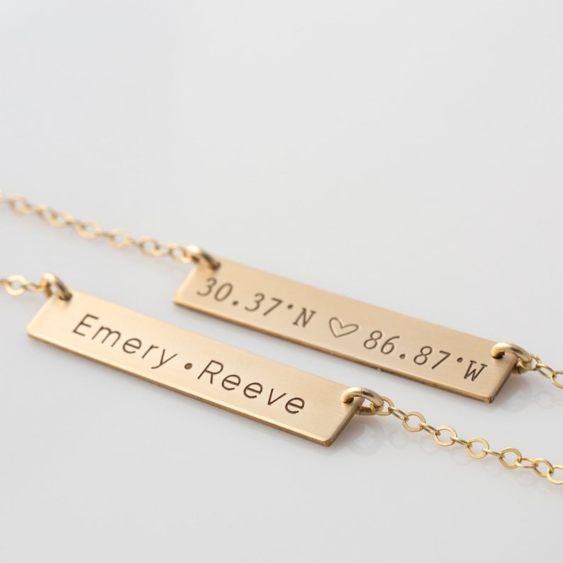 Collar de barra personalizado / Collar de barra grabado / Placa de nombre personalizada de oro o plata / Collar inicial / Número romano / Regalo de San Valentín / Regalo para ella imagen 1