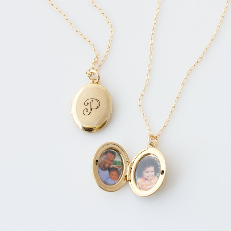 Initial Letter Oval Locket Personalized With Your Photo, Photo Locket Necklace, Personalized Mom Necklace, Locket Necklace, Gift for Her image 1