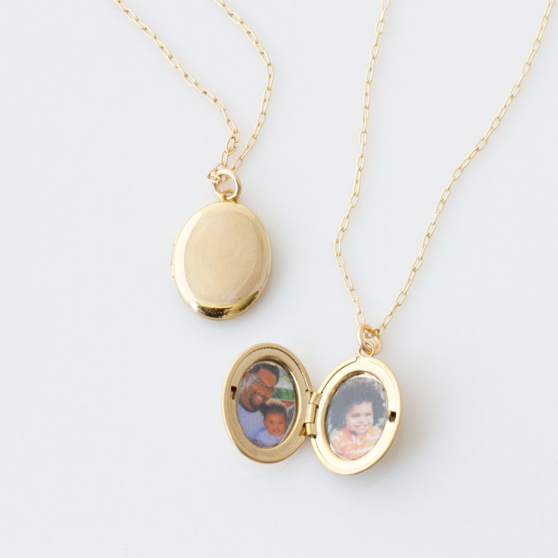 Oval Locket Personalized With Your Photo, Photo Locket Necklace, Personalized Mom Necklace, Locket Necklace, Mother's Day Gift for Her image 1