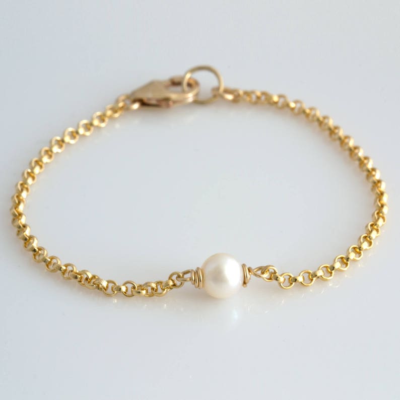 Delicate Pearl Bracelet Gold Pearl Bracelet Bridesmaid Gift Etsy