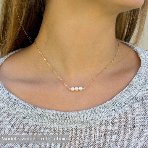 Dainty Pearl Choker Necklace / Gold 