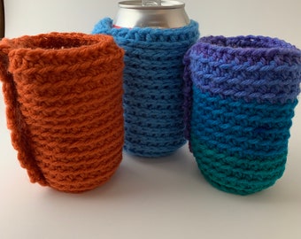 Crochet can cozy with handle