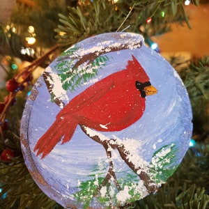 Winter Cardinal Ornament, handgemalt auf CO Aspen. Andenken Ornament, Vogelbeobachter personalisierte Ornament. Versandkosten frei.