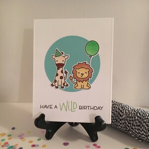 Cartão de aniversário fofo "Tenha um aniversário selvagem" - cartão de feliz aniversário, animal de festa, cartão de aniversário de animal, cartão para ela, cartão para ele, cartão infantil