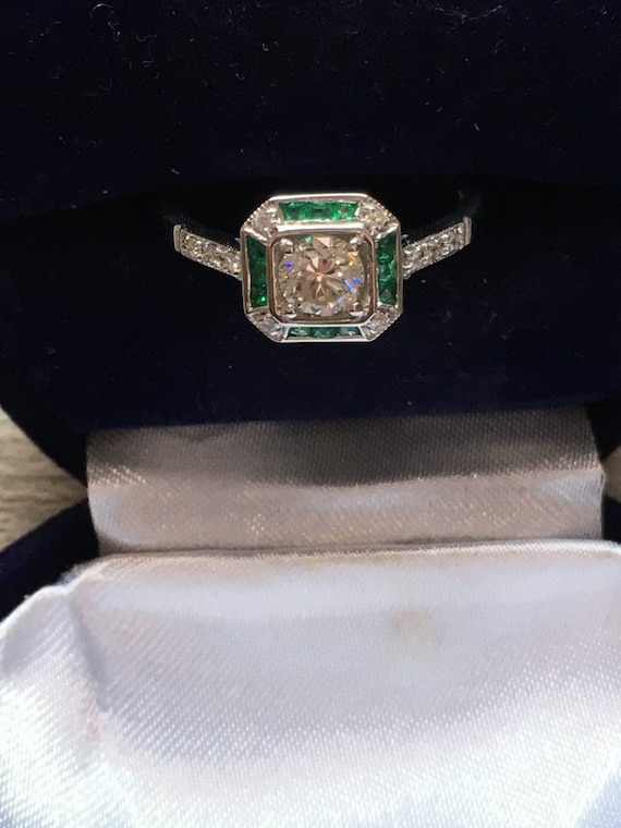 Emerald and diamond ring - image 2