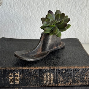 Charming vintage metal shoe form small child’s shoe last paperweight vintage office decor cobbler shoe lover gift free shipping