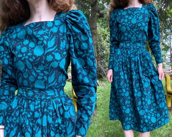 Vintage Laura Ashley Corduroy Midiklänning: Blommig bomullsfärgad Cottagecore