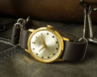Vintage Herrenuhr „ROCKET“ (Raketa). mechanische sowjetische Armbanduhr, brandneues Lederband, tolles Geschenk für ihn.