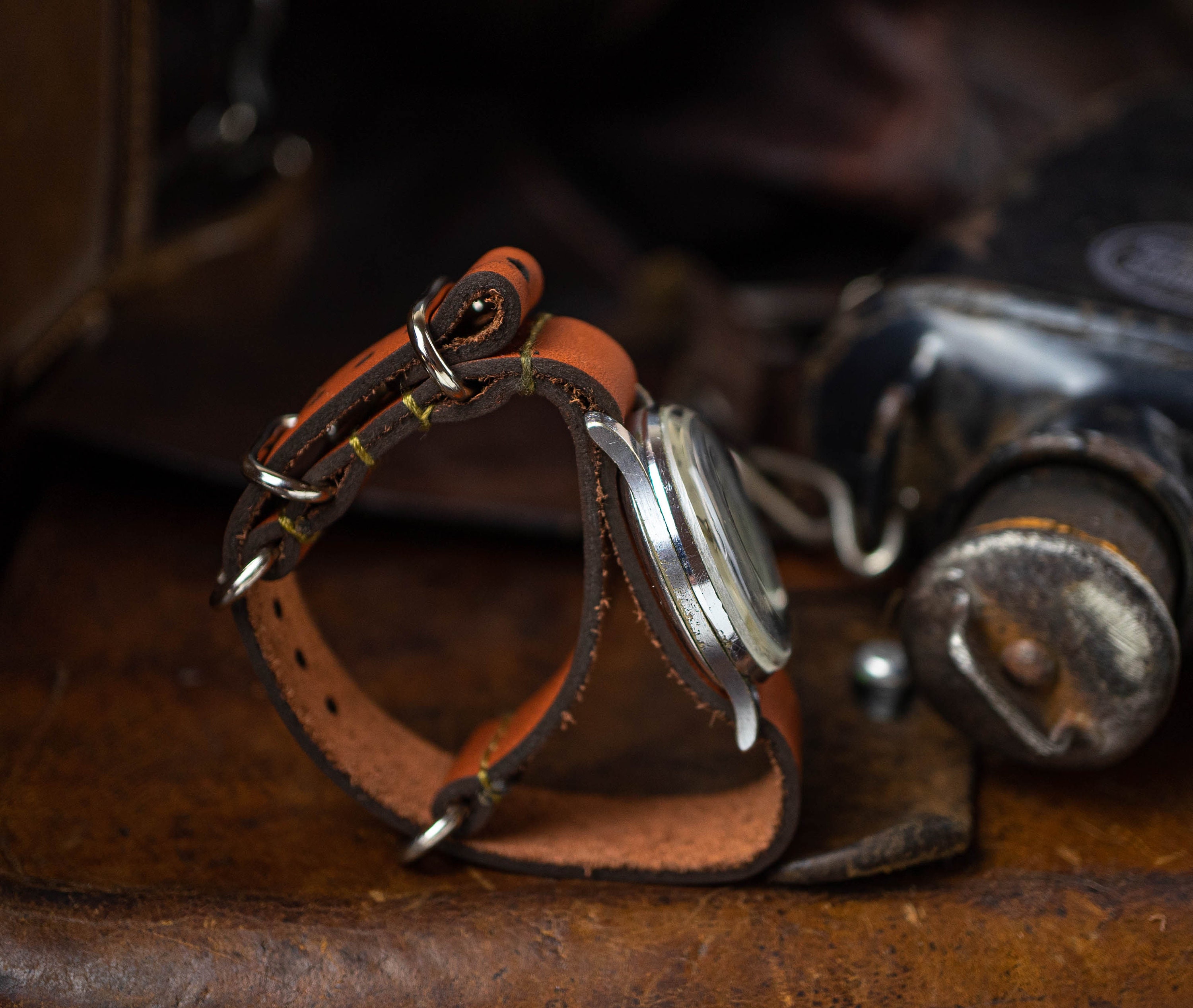Montre Ancienne Mécanique Homme ZIM Victoire, Années 1950, Cadran Noir, 15 Rubis - Occasion Fonctionnelle