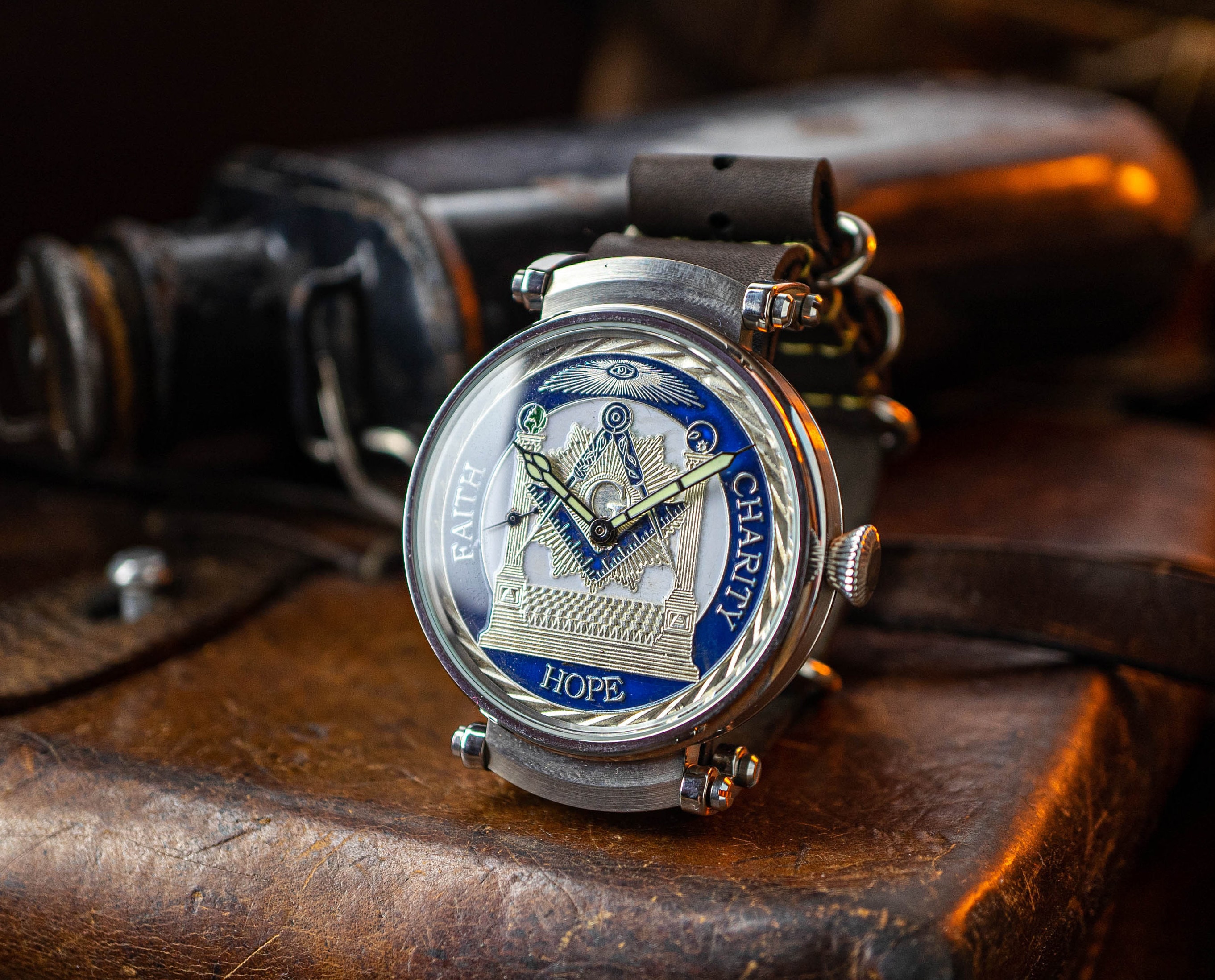 Orologio Da Taschino Vintage Massonico &ndash; Quarzo Con Catena, Cassa In Lega Marrone, Quadrante Bianco