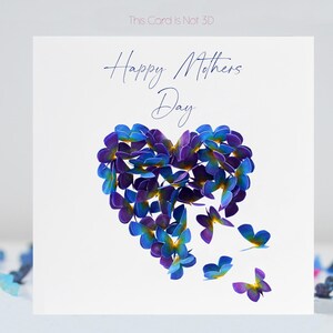 Carte pour la fête des mères en forme de coeur de papillon aux couleurs de fleurs de type myosotis (pas en 3D)