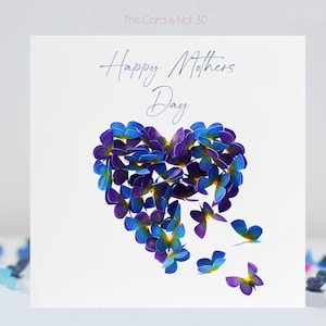 Biglietto d'auguri a forma di cuore con farfalle per la festa della mamma nei colori dei fiori Non ti scordar di me