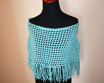 Häkelponcho in Petrol mit Fransen - Boho Winter Caplet