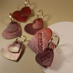 Llavero de cuero de bronce con forma de corazón personalizado, regalo personalizado para el tercer aniversario de bodas, recuerdo simbólico del día de la boda