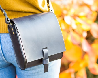 Small Black Handmade Leather Satchel.  Small Leather Crossbody Purse.  Women's Everyday Carry Bag.  Classic Leather Handbag