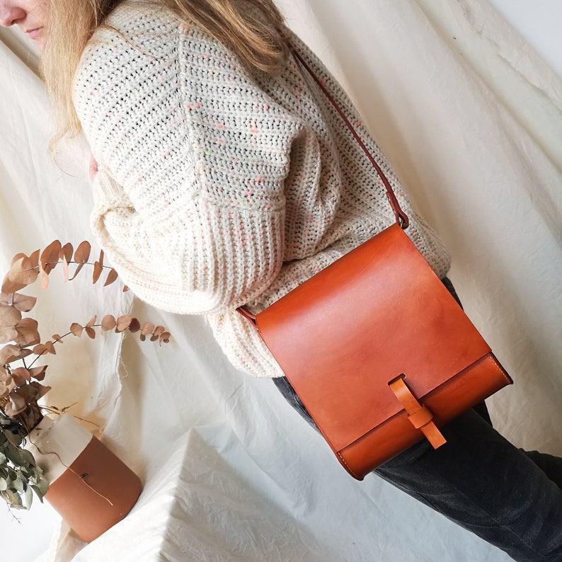 Leather Satchel.  Hand Crafted Ladies Leather Crossbody Bag.  Handcrafted Leather bag.  Women's Shoulder Bag