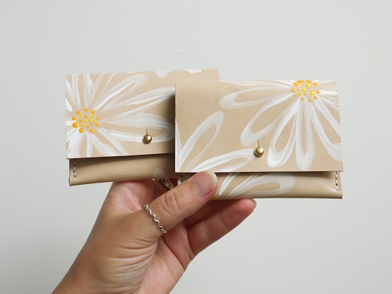 Botanical Daisy Leather Purse.  Women's Leather Wallet.  Coin and Card Purse.  Floral Accessories.  Hand Painted Leather.  Small Wallet