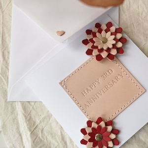 Carte de 3e anniversaire en cuir personnalisée, carte de fleurs, carte de Saint-Valentin, carte d'anniversaire.  Carte de voeux personnalisable