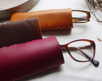 Leather glasses case.  Reading glasses case.  Glasses case, glasses pouch.  Colour variations available.  Handmade in England