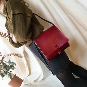 Biancaroughs Small Vegetable-Tanned Leather Crossbody - Cacao