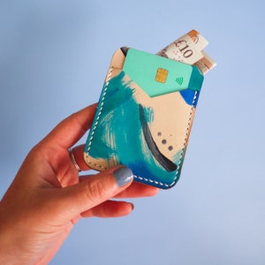 Porta-cartões de couro azul. Design pintado à mão, carteira de bolso de couro. Bolsa de couro azul. Carteira pequena. Presentes para ela. Porta-cartões de viagem