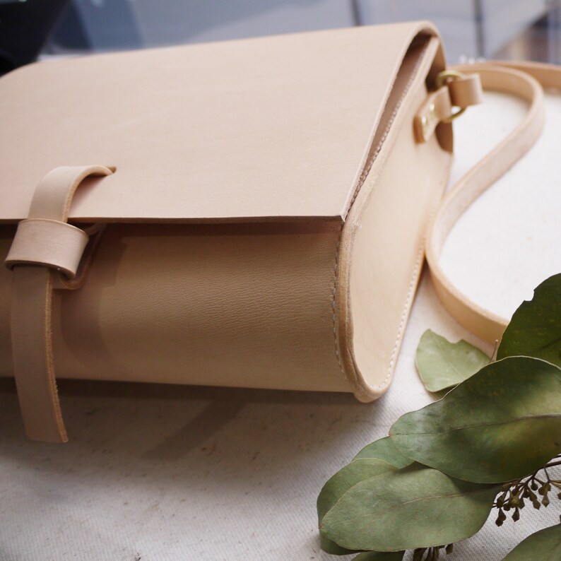 Leather Satchel.  Hand Crafted Ladies Leather Crossbody Bag.  Handcrafted Leather bag.  Women's Shoulder Bag