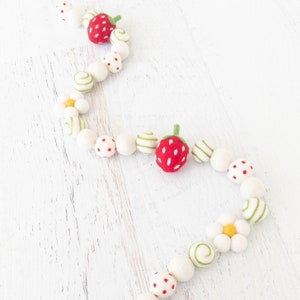 WILD STRAWBERRY Felt Ball Garland – Strawberry Flower Garland, Felt Strawberries, Felt Flowers, Berry Garland, Summer Party