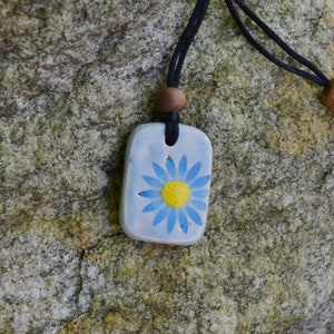 Blue flower ceramic pendant. Blue daisy necklace. Use as jewelry or an oil diffuser.