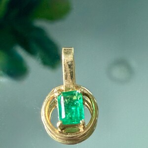 Colombian Emerald Pendant - 18K Gold, Emerald Cut Stone, Jewelry Box, Authentication Card