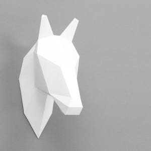 Lion trophy printable building kit