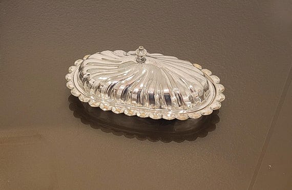 Vintage Silver Plate Covered Butter Dish with Glass Insert – Scalloped Rim & Swirl Lid
