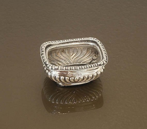 Antique English Sterling Silver Salt Cellar – Horace Woodward & Co Ltd – Birmingham 1893–1916 – Repoussé Shell Design