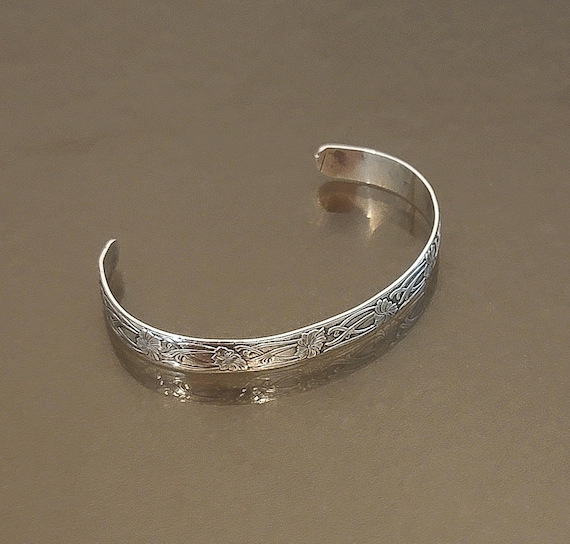 Vintage Sterling Silver Floral Cuff Bracelet – Engraved Vine Bangle – Botanical Silver Bracelet – Minimalist Open Cuff – 10g